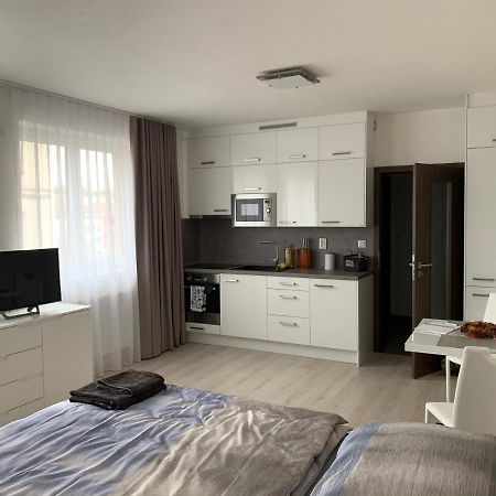 Modern Apartment In The City Center เปิลเซน ภายนอก รูปภาพ