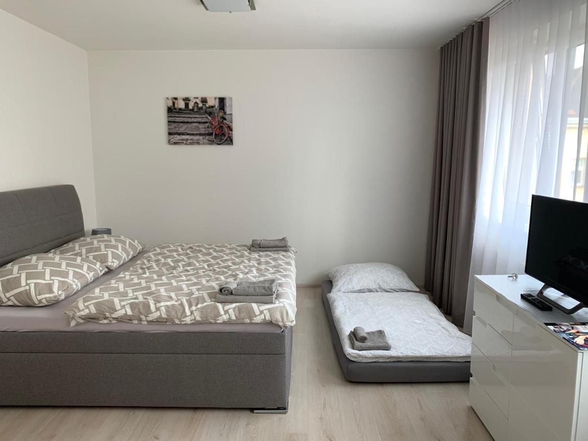 Modern Apartment In The City Center เปิลเซน ภายนอก รูปภาพ